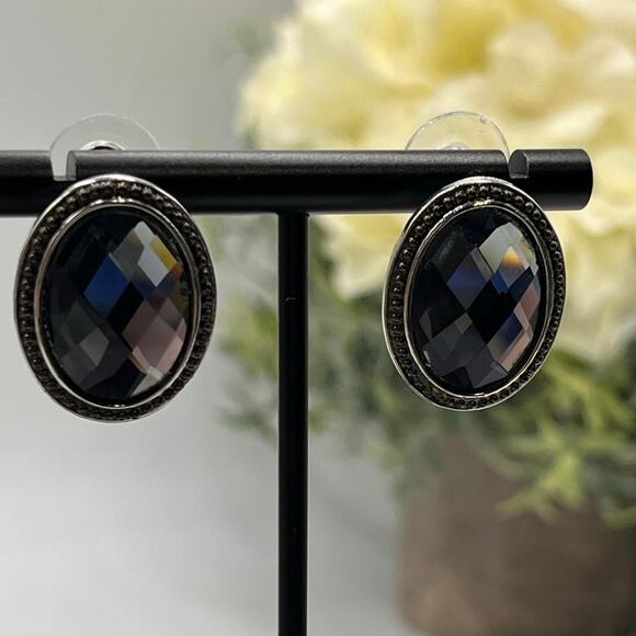 KIRKS FOLLY Faceted Checkerboard Oval Pierced Silver Tone Earrings 
15/16" - Picture 3 of 9